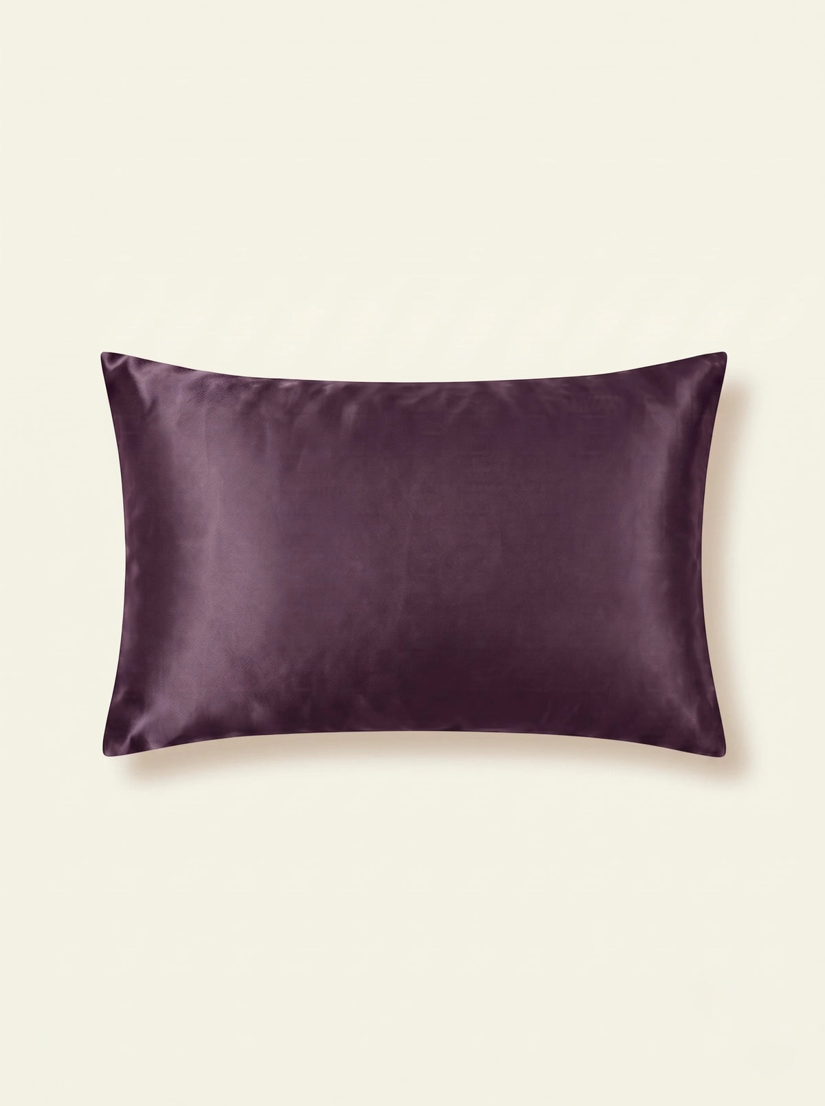 Taie d'oreiller en soie 22 mommes violette sur fond ivoire.